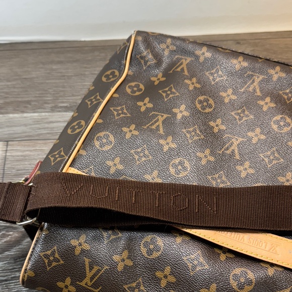 Monogram messenger bag - Picture 8 of 14